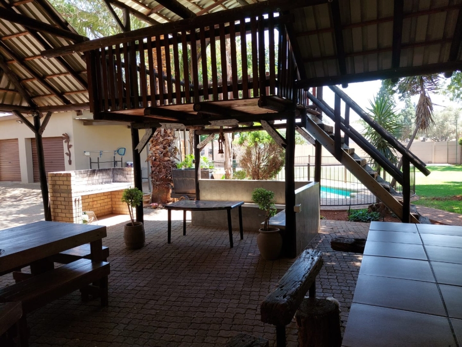 To Let 4 Bedroom Property for Rent in Adamayview North West